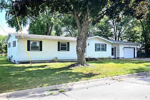 4618 W 5th St, Winona, MN, 55987-1523 | Card Image