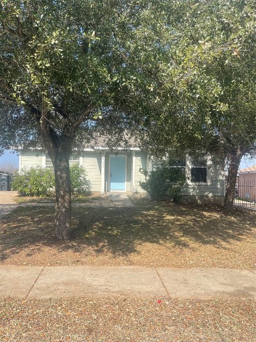 18208 Great Valley Dr, Manor, TX, 78653-4642 | Card Image