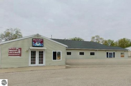 5705 N State Rd, Alma, MI, 48801-9727 | Card Image