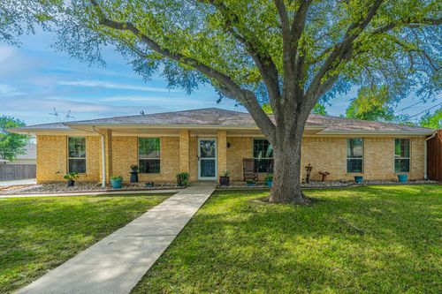 210 Bexar Dr, Highland Village, TX, 75077-7201 | Card Image