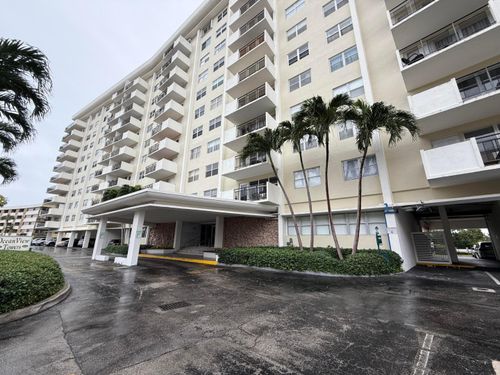 913-401 Golden Isles Dr, Hallandale Beach, FL, 33009-7509 | Card Image