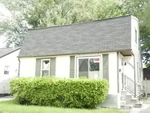 28098 Maple St, Roseville, MI, 48066-2430 | Card Image
