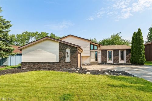 4100 Ivanhoe Drive, Lorain, OH, 44053 | Card Image