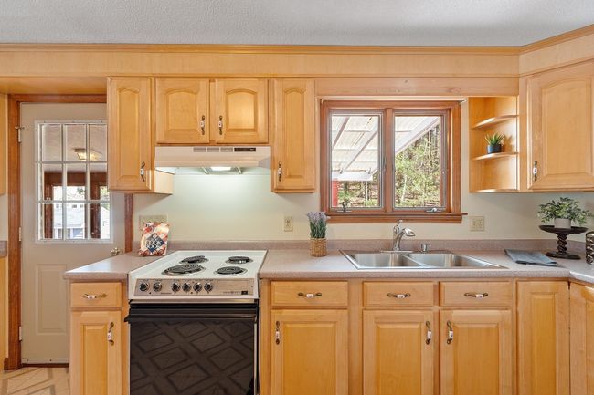 1096 W Hollis St, House other with 3 bedrooms, 3 bathrooms and null parking in Nashua NH | Image 24