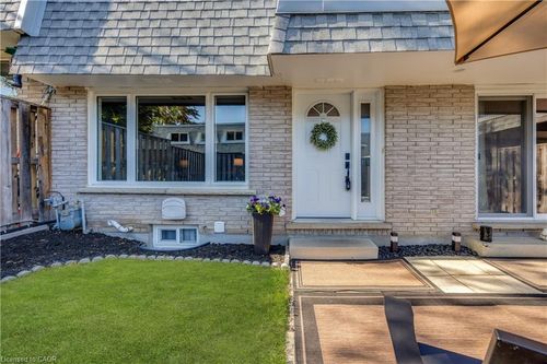 54-14 Williamsburg Rd, Kitchener, ON, N2E1W1 | Card Image