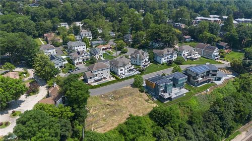 11 Fairlawn Ave, Dobbs Ferry, NY, 10522-2810 | Card Image