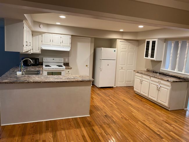 2826 Rhodes Dr, House other with 3 bedrooms, 2 bathrooms and null parking in Troy MI | Image 5