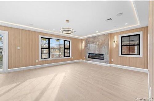 1-24917 147th Road, New York, NY, 11422 | Card Image