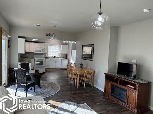 808 Washington St, Bedford, IA, 50833-1463 | Card Image