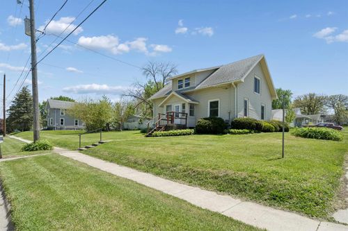 802 Railroad St, Parkersburg, IA, 50665-7681 | Card Image