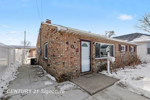 402 State St, Bay City, MI, 48706-3763 | Card Image