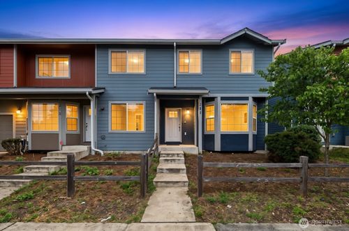 211 Norpoint Way Ne, Tacoma, WA, 98422-3373 | Card Image