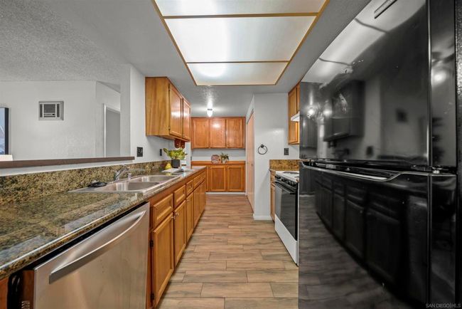 UNIT-4 - 110 N 2 Nd Ave, Condo with 1 bedrooms, 1 bathrooms and 2 parking in Chula Vista CA | Image 6