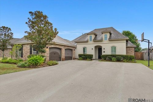 8257 Quiet Creek Dr, Denham Springs, LA, 70726-6619 | Card Image