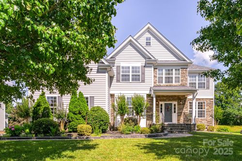 7737 Pleasant Valley Dr, Harrisburg, NC, 28075-6699 | Card Image