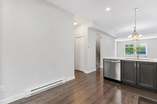 22-14271 60 Avenue, Surrey, BC, V3X2N4 | Card Image
