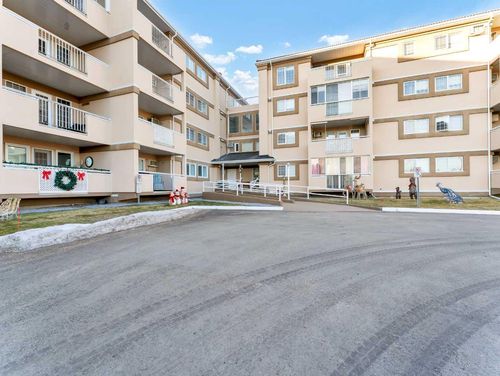 210-22 Park Meadows Dr Se, Medicine Hat, AB, T1B4E8 | Card Image
