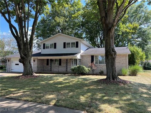 1354 Independence Cir Se, New Philadelphia, OH, 44663-9325 | Card Image