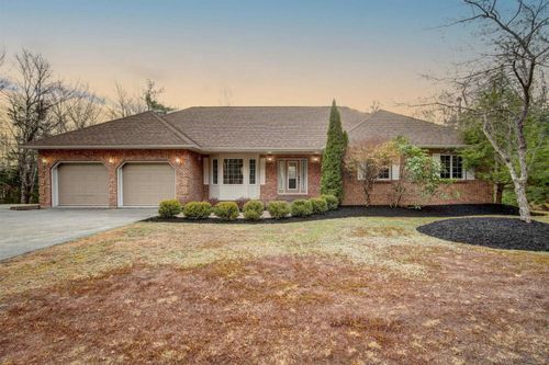 27 Monarch Dr, Beaver Bank, NS, B4E3G7 | Card Image