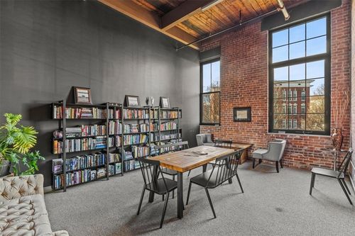 apt-215-685 Social St, Woonsocket, RI, 02895-8223 | Card Image