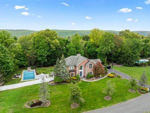 24 Oxford Dr, Suffern, NY, 10901-3957 | Card Image