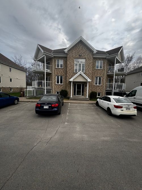 1-468 Rue Valois, Vaudreuil Dorion, QC, J7V1T4 | Card Image