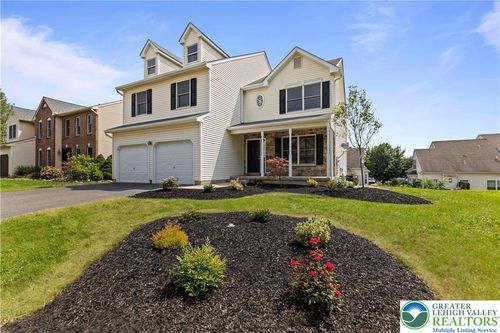 9 Stonecreek Ct, Palmer Twp, PA, 18045-7469 | Card Image