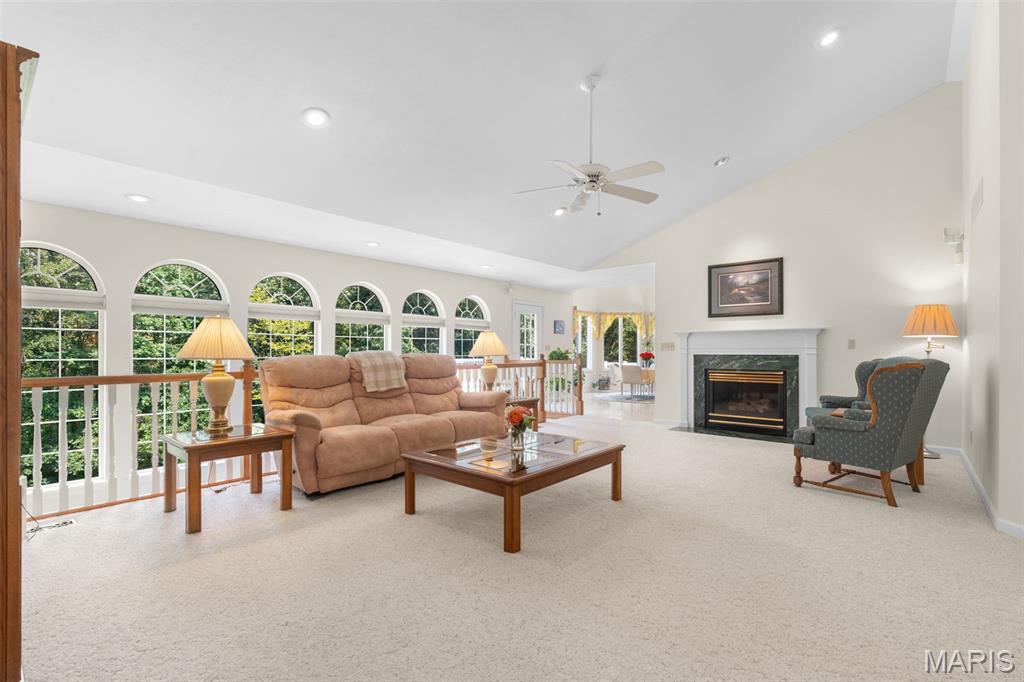 Residential in Villa Ridge 4
