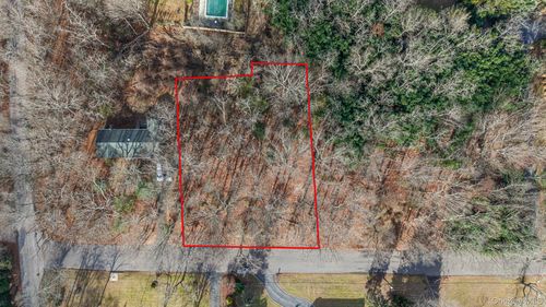 3 Bond Ln, Brookhaven, NY, 11719-9617 | Card Image