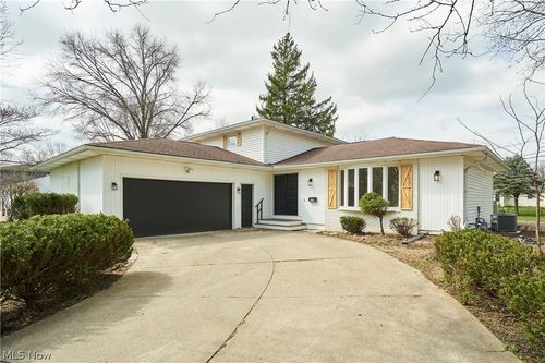 292 Wren Way, Medina, OH, 44256-2814 | Card Image