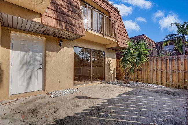 APT-23B - 1458 N Lawnwood Cir, Condo with 2 bedrooms, 3 bathrooms and null parking in Fort Pierce FL | Image 7