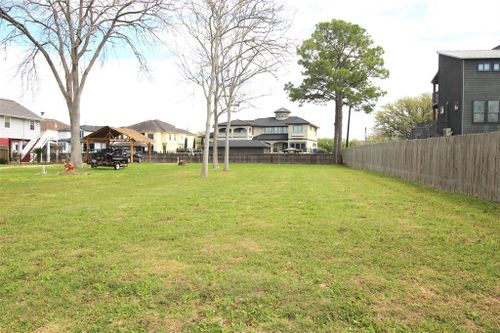 413 Lakeside Dr, Kemah, TX, 77565-2036 | Card Image