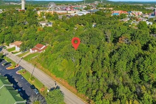 251 Pine St, Branson, MO, 65616-3516 | Card Image