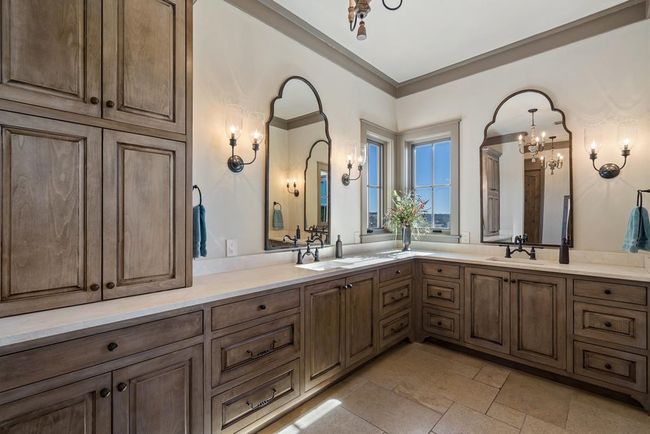 Owners' bath with dual vanities | Image 24