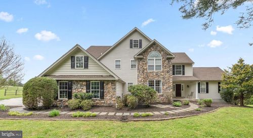 592 W Creek Rd, West Chester, PA, 19382-6855 | Card Image