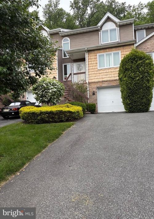 34 Edgefield Dr, Morris Plains, NJ, 07950-1975 | Card Image