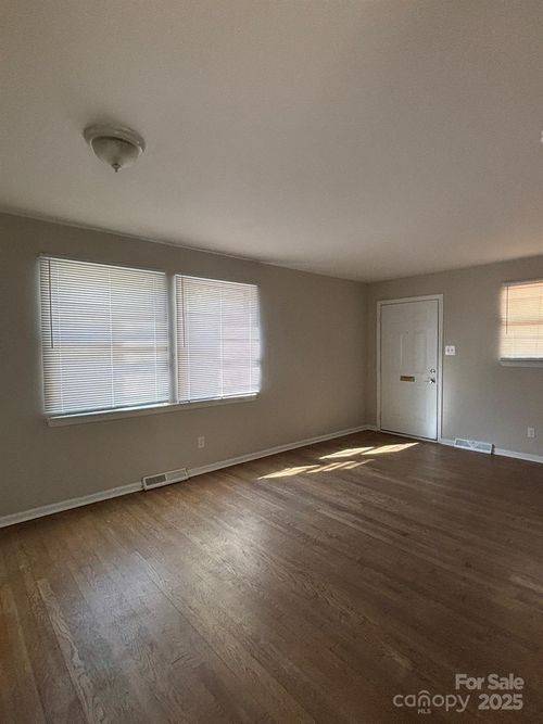 3125 Marlborough Rd, Charlotte, NC, 28208-3830 | Card Image