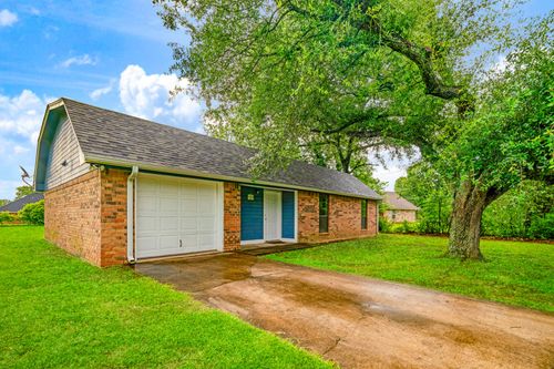 350 Town East Dr, Reno, TX, 75462-6539 | Card Image