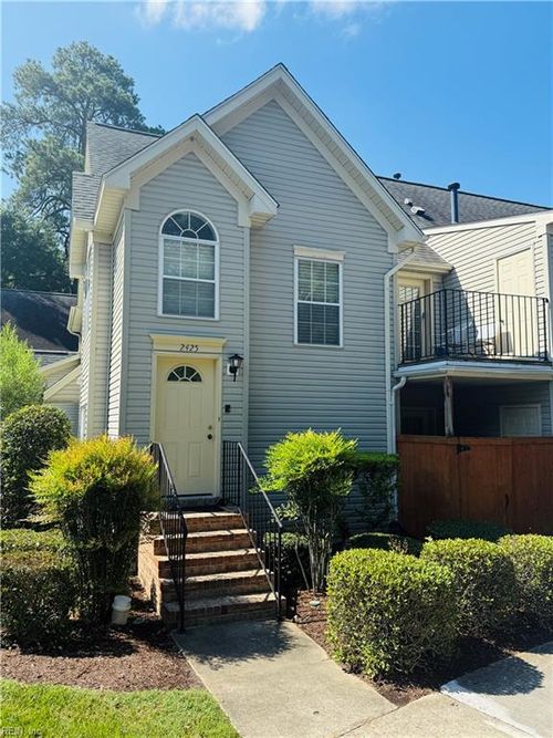 2425 London Pointe Dr, Virginia Beach, VA, 23454-3994 | Card Image