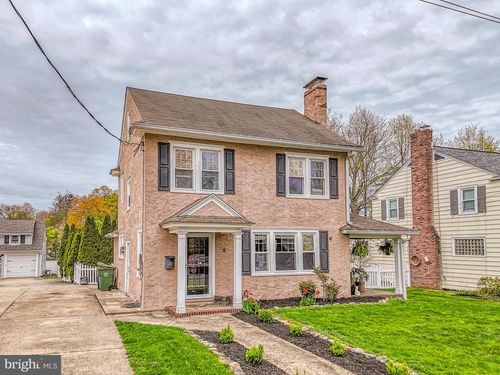 8 Taylor Ave, Hightstown, NJ, 08520-3815 | Card Image