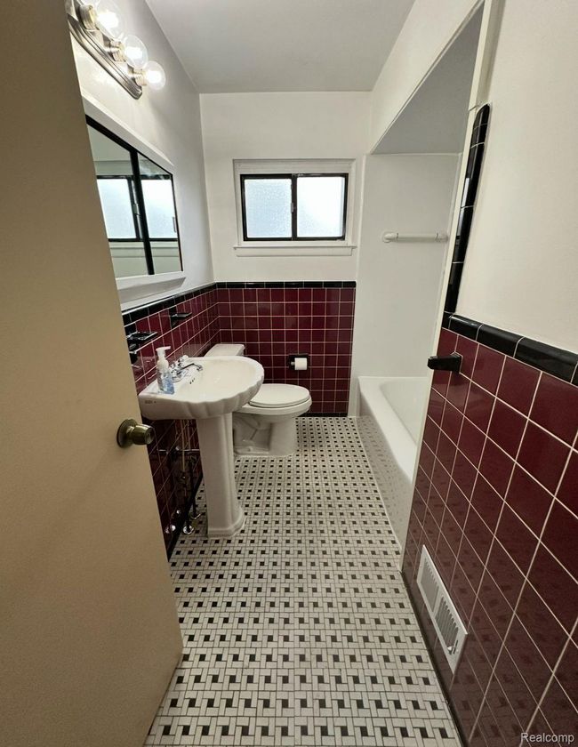23735 W Chicago, House other with 3 bedrooms, 1 bathrooms and null parking in Redford MI | Image 15