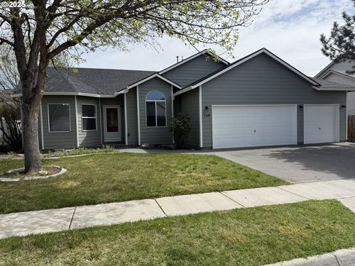 148 Ne 11th Pl, Hermiston, OR, 97838-2660 | Card Image