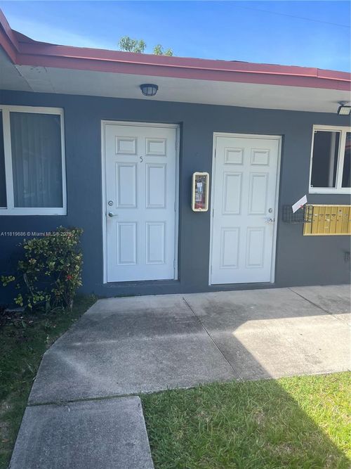 apt-5-2461 Polk St, Hollywood, FL, 33020-7501 | Card Image