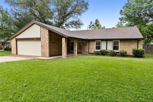 329 Stratford Dr, Hurst, TX, 76054-3036 | Card Image
