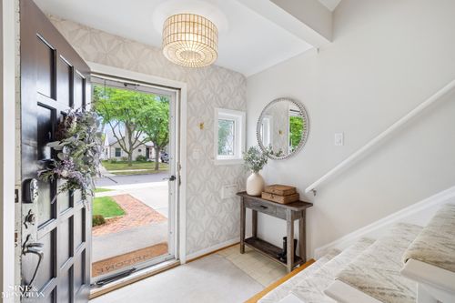 1339 Hampton Road, Grosse Pointe Woods, MI, 48236 | Card Image