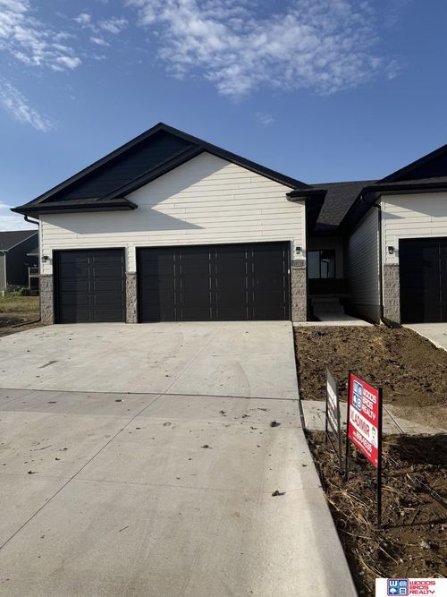 10710 Dominion Dr, Lincoln, NE, 68527-1862 | Card Image