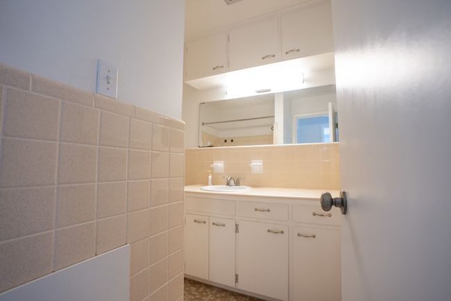 APT-201 - 2217 Clawson Ave, Home with 2 bedrooms, 1 bathrooms and null parking in Royal Oak MI | Image 24