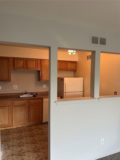 apt-202-25300 Shiawassee Cir, Southfield, MI, 48033-3850 | Card Image