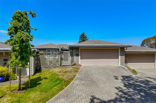 607-2829 Arbutus Rd, Saanich, BC, V8N5X5 | Card Image
