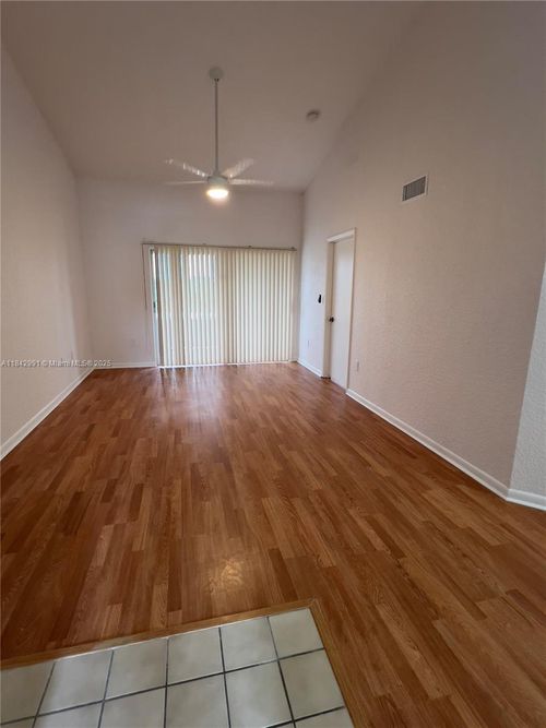 apt-303-2861 N Oakland Forest Dr, Oakland Park, FL, 33309-6490 | Card Image